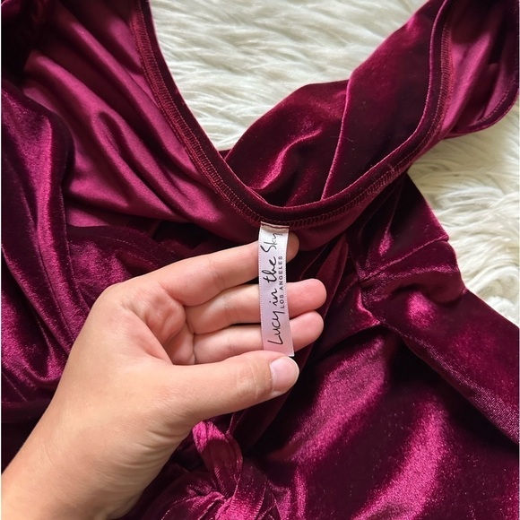 LUCY IN THE SKY Off The Shoulder Wine Velvet Dress - Picture 5 of 6